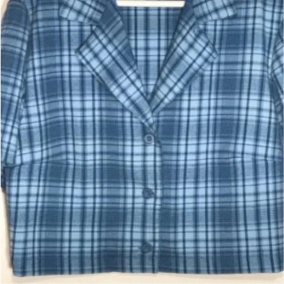Women’s J Galt Blue Plaid Cropped Button Down - Picture 3 of 9